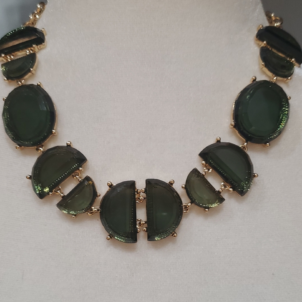 Chic Green and Gold Necklace